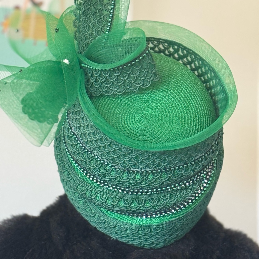 Emerald Green church Hat with Intricate Lace and Bow - Picture 5 of 11
